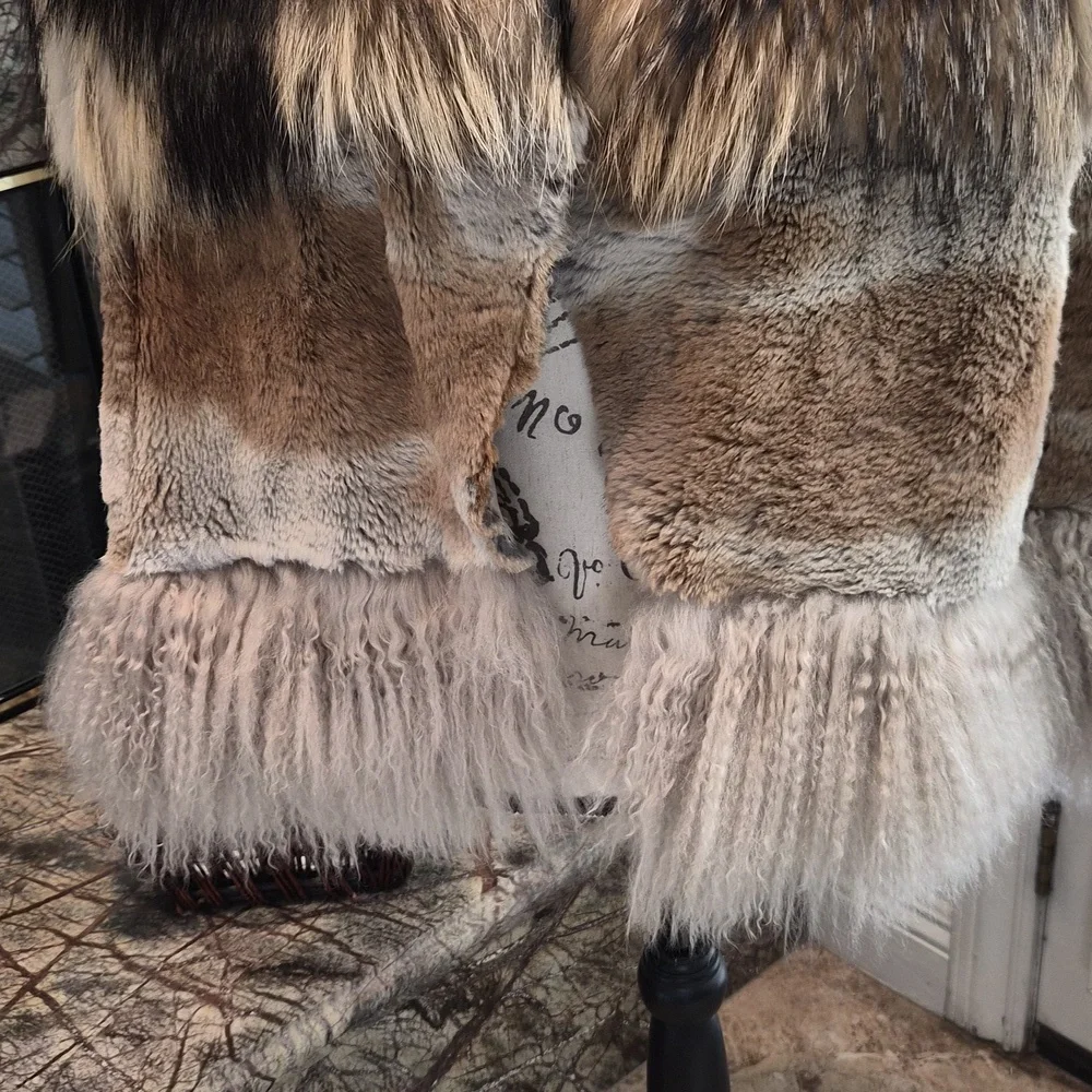 Fur Cape - Coat - Picture 3 of 7
